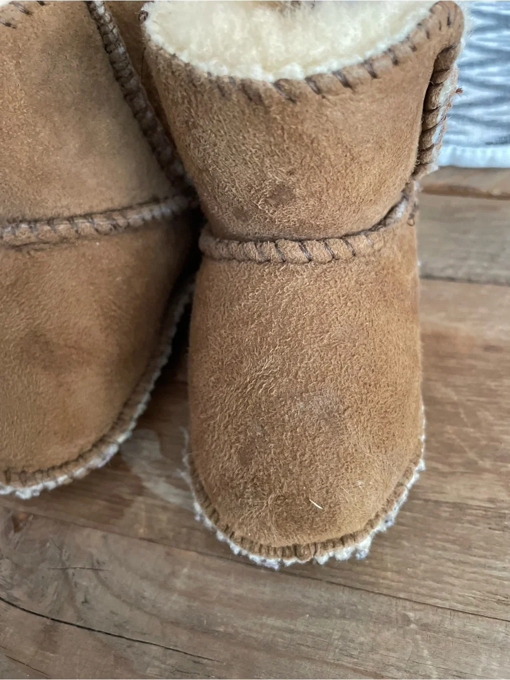Minnetonka: Sheepskin Baby/Infant Booties